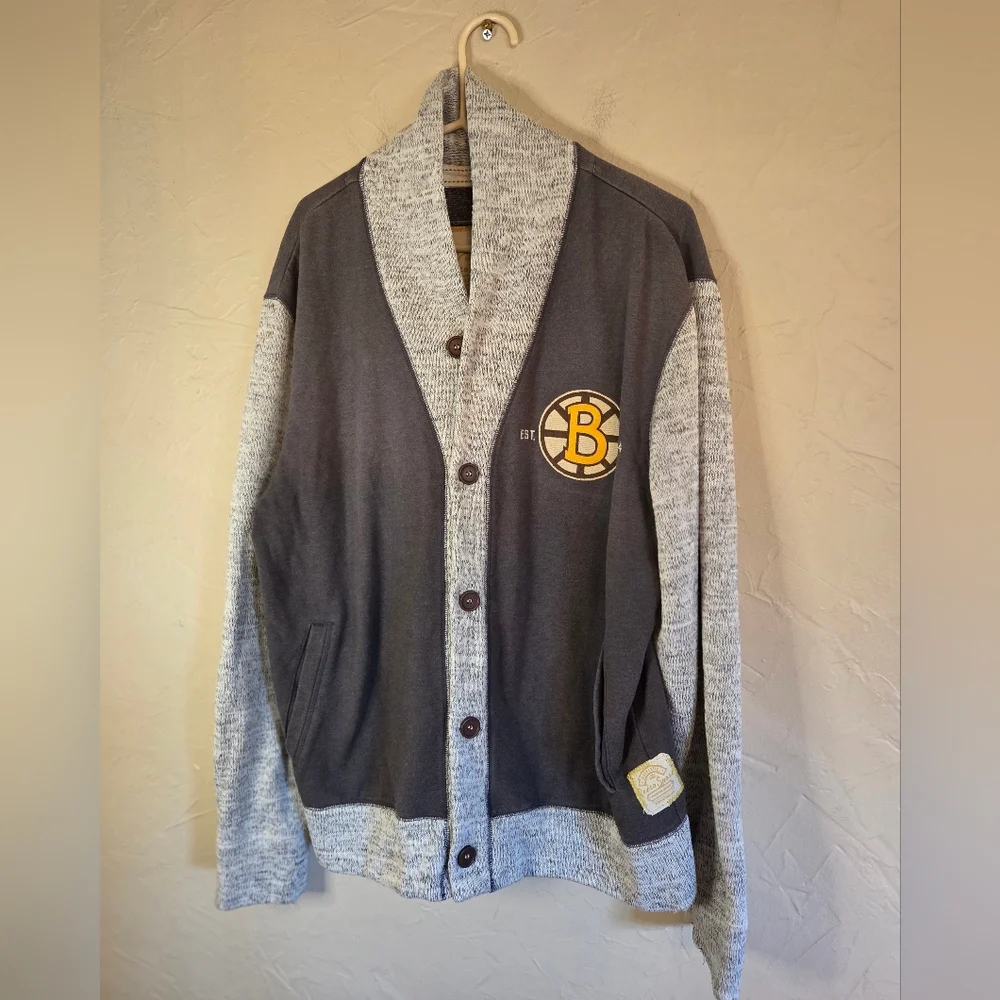 Retro Sport Men’s Varsity Cardigan Sweater Button Front Patch Bruins Logo Sz XL